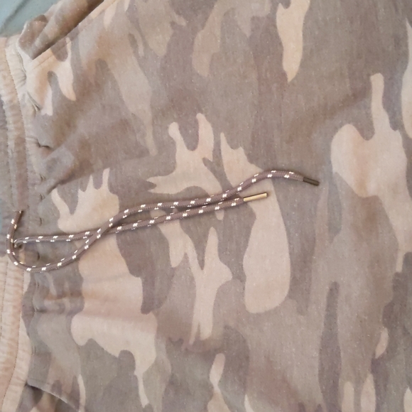 Maurice's camo skirt size xs - Picture 3 of 9